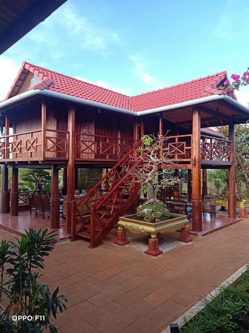 nhà gỗ Trần Hưng