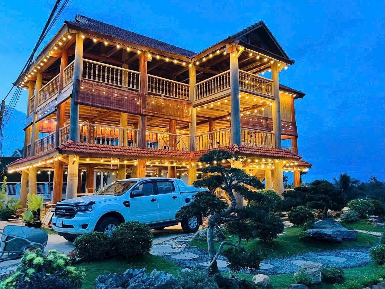 nhà gỗ Trần Hưng