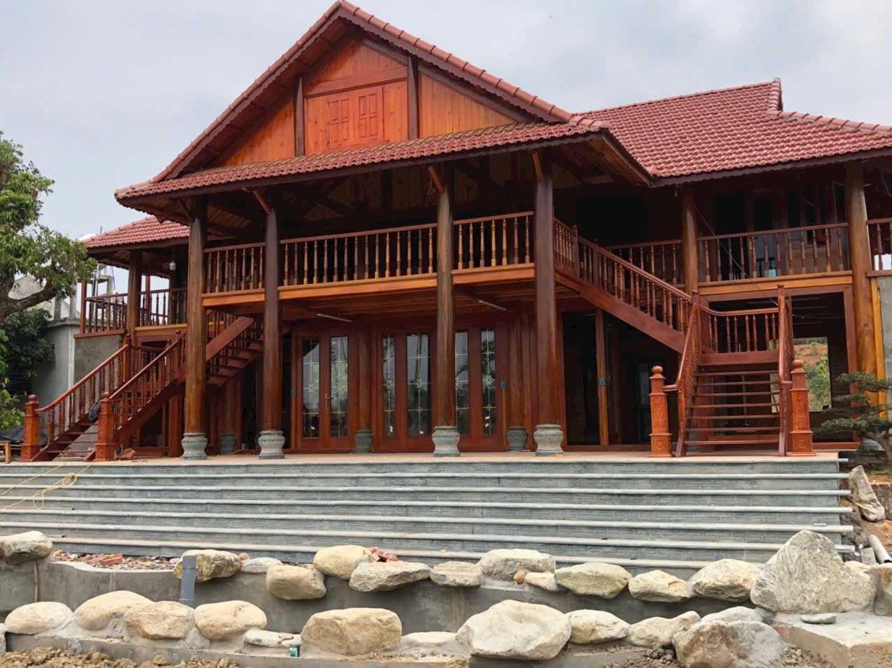 Cách bảo quản nhà gỗ luôn sáng bóng