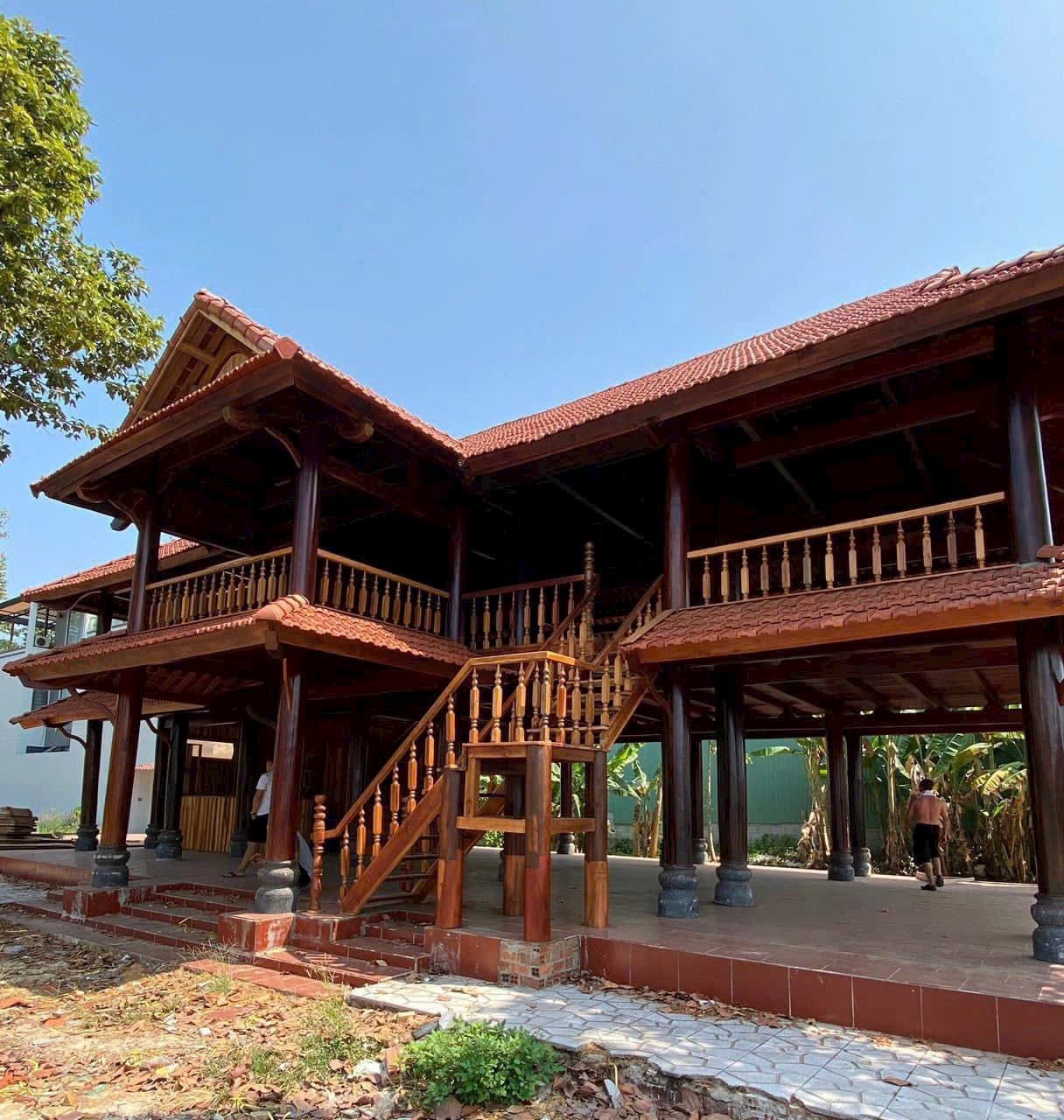 nhà gỗ Trần Hưng